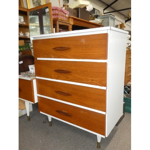 997 - A vintage chest of four drawers, measuring 71x87x40cm.