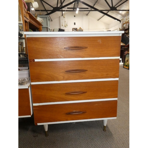 997 - A vintage chest of four drawers, measuring 71x87x40cm.