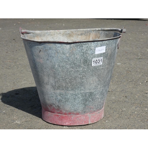 1031 - A vintage fire bucket.