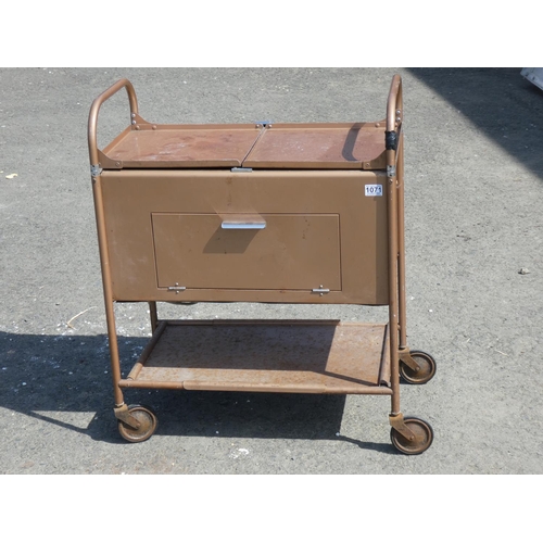 1071 - A vintage metal trolley.