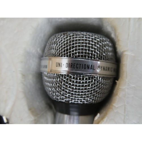 23 - A vintage boxed Eagle International 'Cardioid Dual Impedance microphone'.