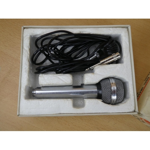 23 - A vintage boxed Eagle International 'Cardioid Dual Impedance microphone'.