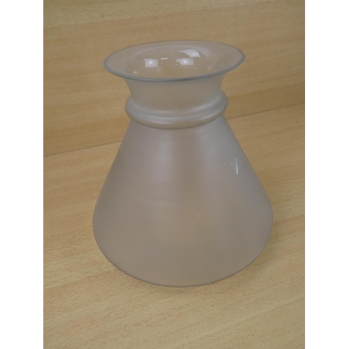 25 - A stunning antique frosted glass oil lamp shade. 22cm tall, 13cm opening.