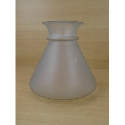 25 - A stunning antique frosted glass oil lamp shade. 22cm tall, 13cm opening.