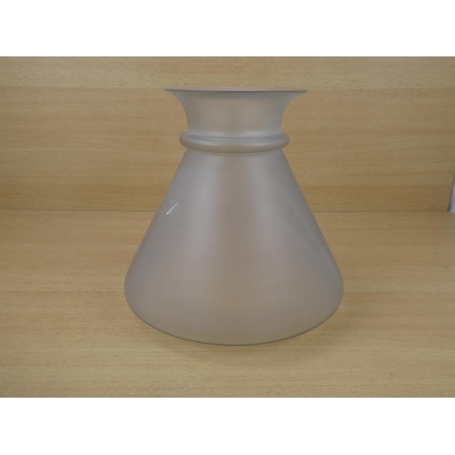 25 - A stunning antique frosted glass oil lamp shade. 22cm tall, 13cm opening.