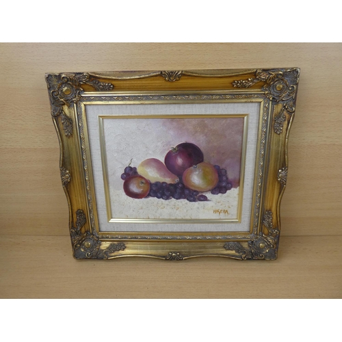 48 - A gilt framed still life oil painting signed H Kerr, measuring 25x20cm (print size).