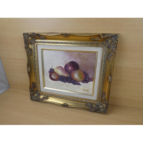 48 - A gilt framed still life oil painting signed H Kerr, measuring 25x20cm (print size).