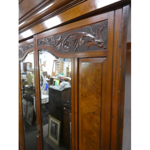 87 - A stunning antique mahogany and walnut two door wardrobe with mirror panels, measuring 150x230x52cm.