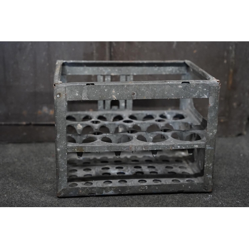 132 - A vintage Murphy & Sons Limited, Ballymena bottle crate, measuring 39x28x30cm.