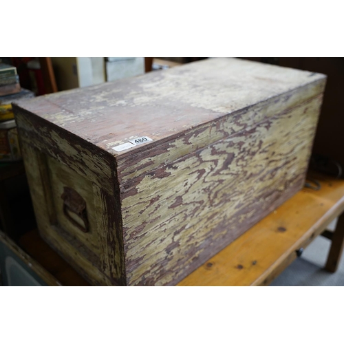 480 - A vintage wooden chest, measuring 80x40x40cm.