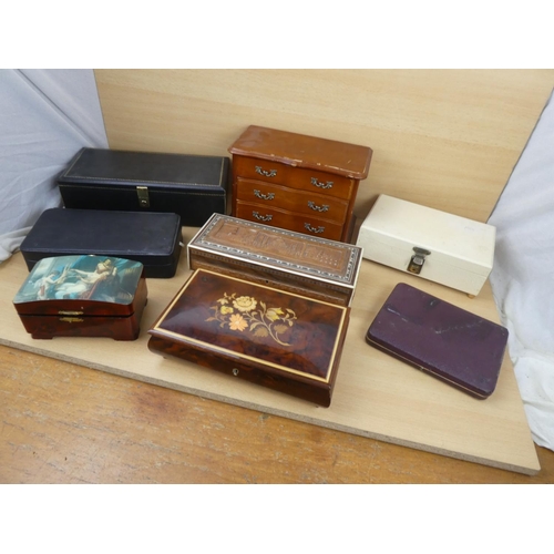 500 - A large collection of jewellery boxes.