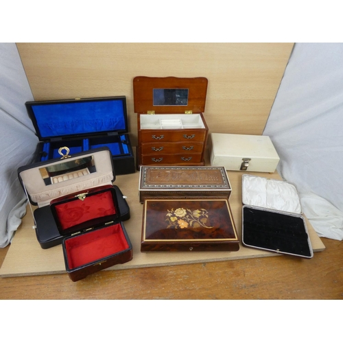 500 - A large collection of jewellery boxes.