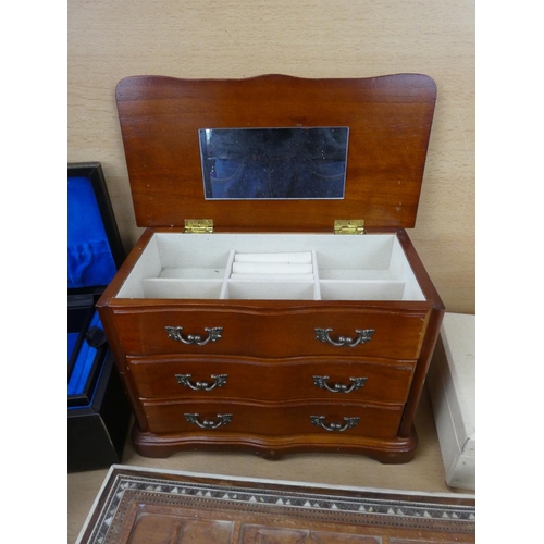 500 - A large collection of jewellery boxes.