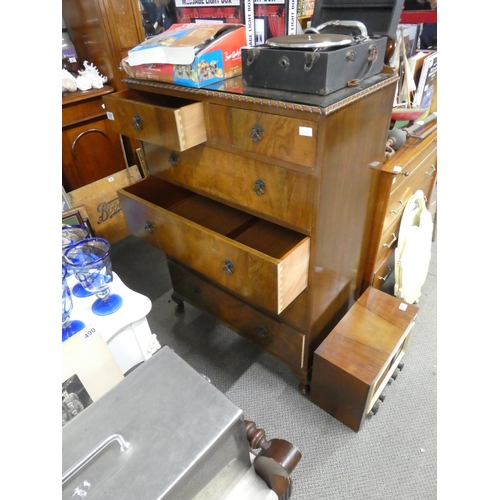 507 - A vintage chest of six drawers 'Gillespie & Woodside Ltd' House Furnishings, Belfast, measuring 85x1... 