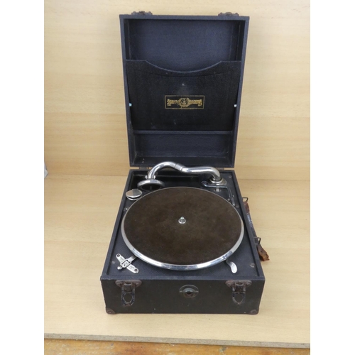 510 - A vintage Golden Melody gramophone (working).