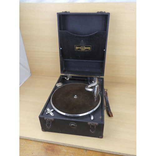 510 - A vintage Golden Melody gramophone (working).