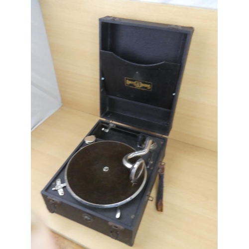 510 - A vintage Golden Melody gramophone (working).