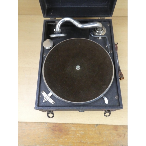 510 - A vintage Golden Melody gramophone (working).