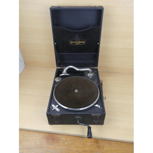 510 - A vintage Golden Melody gramophone (working).