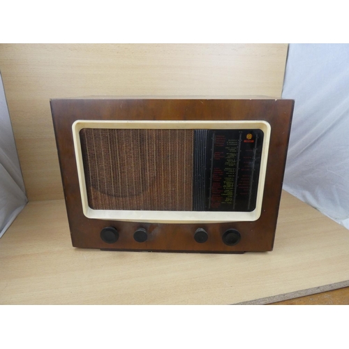 511 - A vintage wood cased PYE radio, measuring 46x34x22cm.