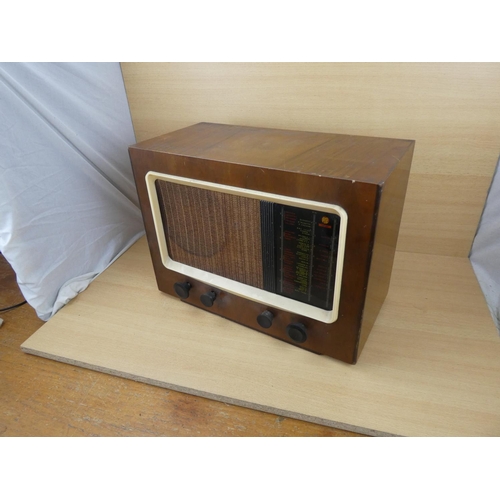 511 - A vintage wood cased PYE radio, measuring 46x34x22cm.