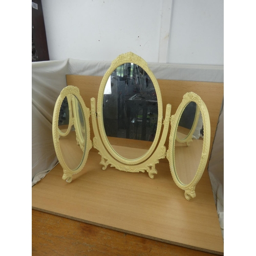 512 - A vintage sectional dressing table mirror, measuring 65x82cm.