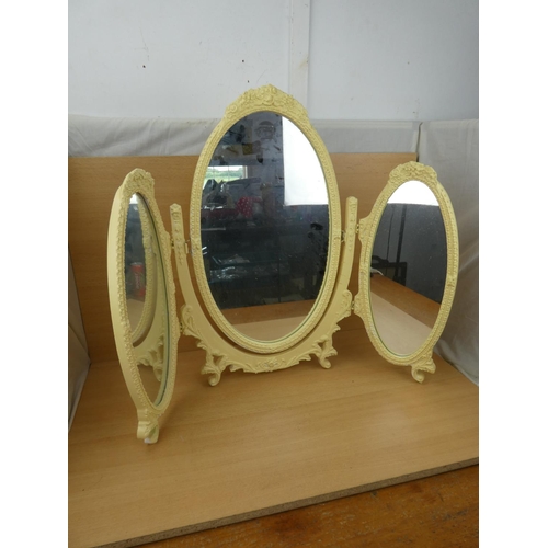 512 - A vintage sectional dressing table mirror, measuring 65x82cm.