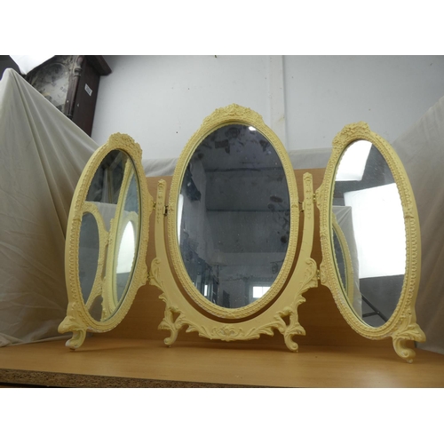 512 - A vintage sectional dressing table mirror, measuring 65x82cm.