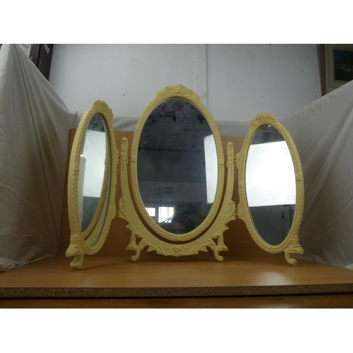 512 - A vintage sectional dressing table mirror, measuring 65x82cm.