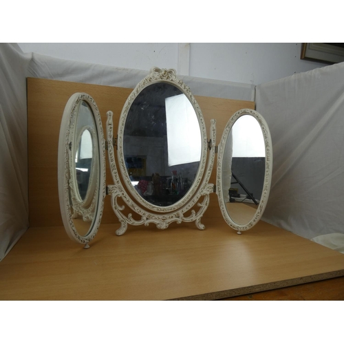 521 - A vintage 3 fold dressing table mirror, measuring 57x74cm.