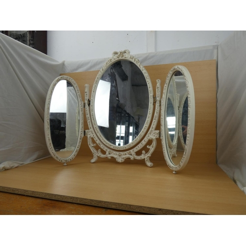 521 - A vintage 3 fold dressing table mirror, measuring 57x74cm.