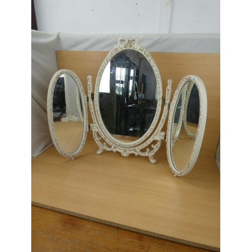 521 - A vintage 3 fold dressing table mirror, measuring 57x74cm.