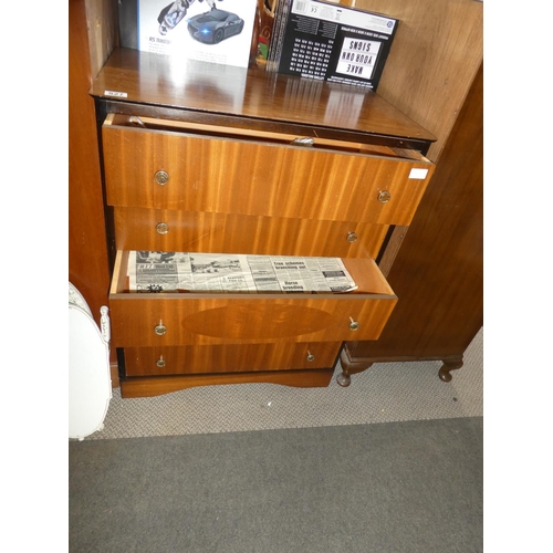 527 - A vintage chest of five drawers, measuring 73x92x44cm.