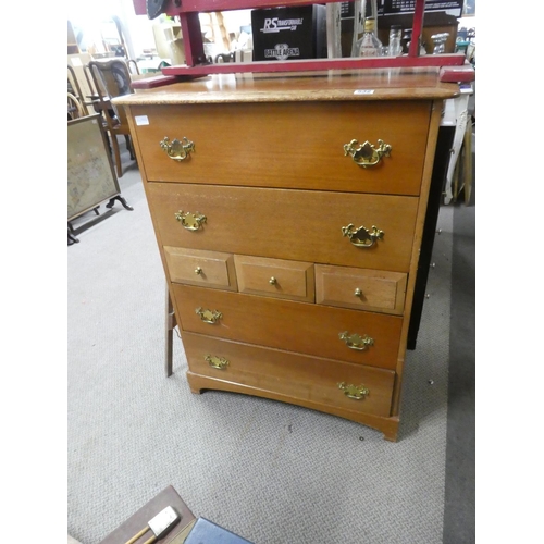 532 - A vintage chest of seven drawers, measuring 82x108x49cm.