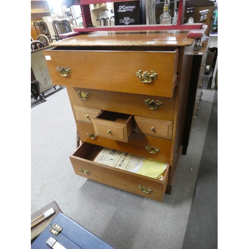 532 - A vintage chest of seven drawers, measuring 82x108x49cm.