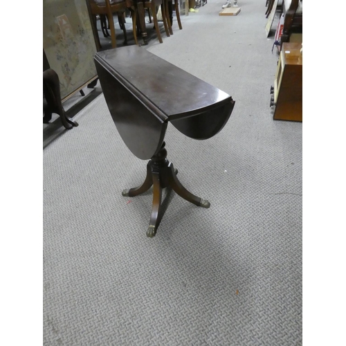 536 - A small mahogany drop leaf table, measuring 60x56x60cm when extended.