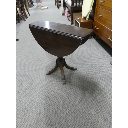 536 - A small mahogany drop leaf table, measuring 60x56x60cm when extended.