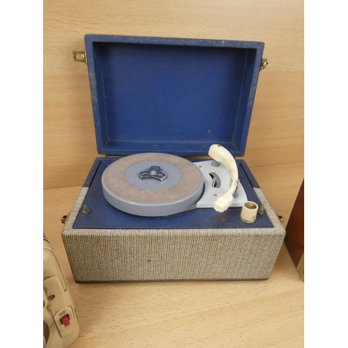 537 - A vintage cased 45's record player, a vintage PAM transistor radio, and a Gelso double reel player (... 