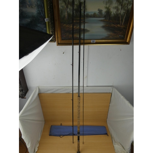 538 - A three piece Daiwa c98 salmon fly rod and bag.