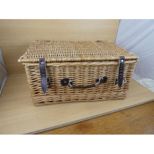 541 - A wicker picnic basket.