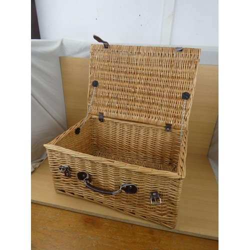 541 - A wicker picnic basket.