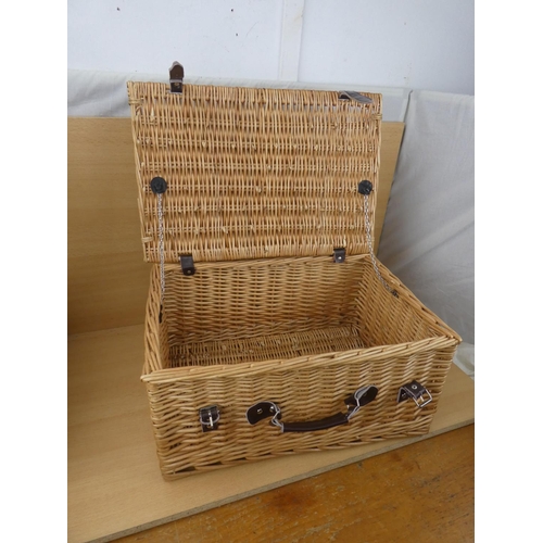 541 - A wicker picnic basket.