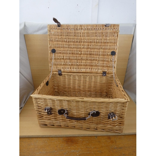 541 - A wicker picnic basket.