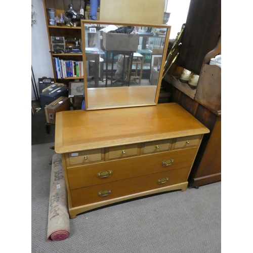 542 - A vintage dressing table and mirror, measuring 130x105x49cm.