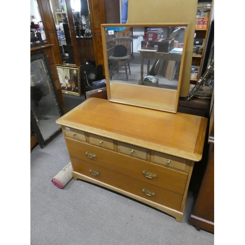 542 - A vintage dressing table and mirror, measuring 130x105x49cm.