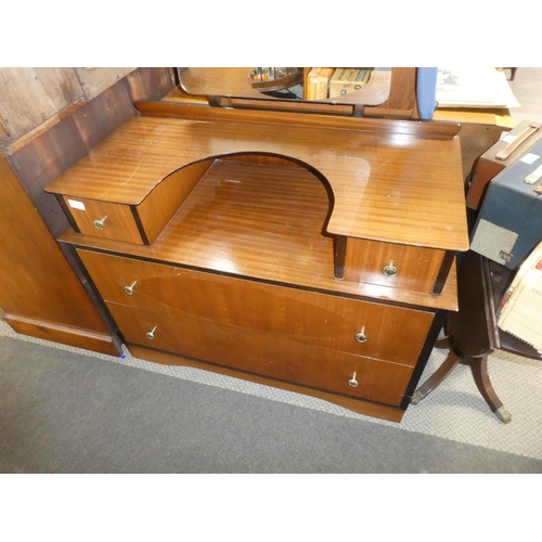 549 - A vintage dressing table and mirror, measuring 94x148x47cm.