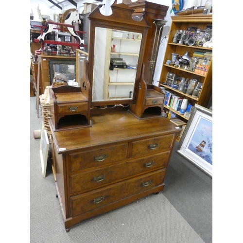 559 - An antique mahogany dressing table with walnut panels, measuring 107x170x49cm.