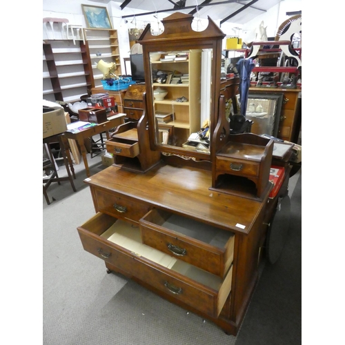 559 - An antique mahogany dressing table with walnut panels, measuring 107x170x49cm.