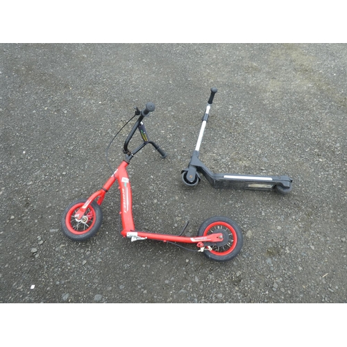 561 - Two children's scooters.