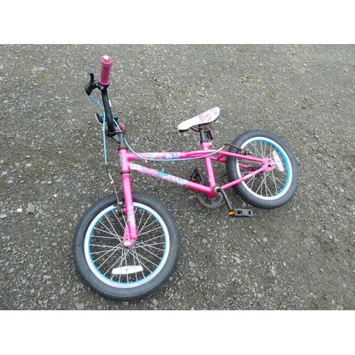 570 - An Apollo children's bike.